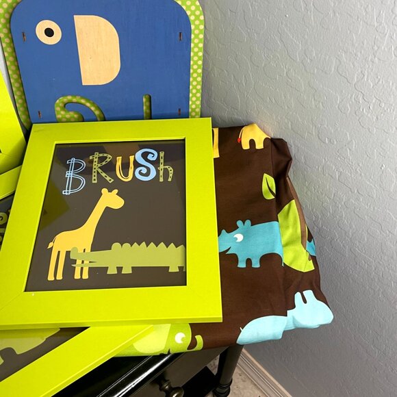 Bathroom Lot of Jungle Theme Decor Shower Curtin Wall Hangings - Picture 4 of 11